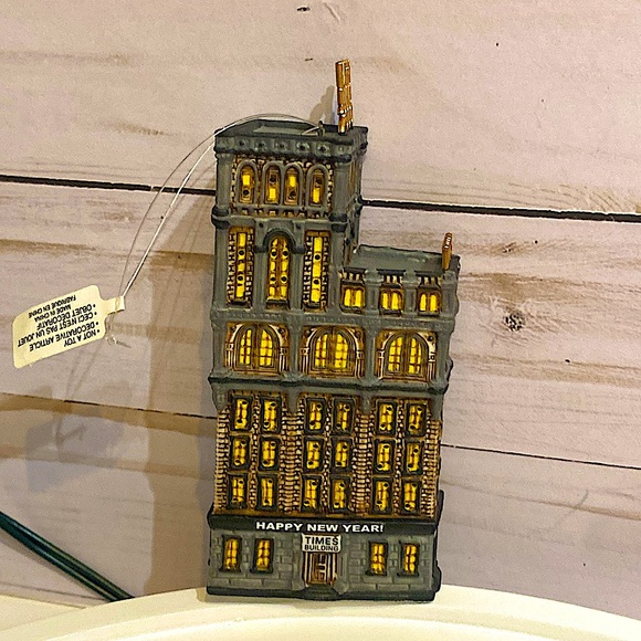 DEPARTMENT 56 - Times Tower Ornament – Classic Ornament Series –Heritage Village - Picture 4 of 10